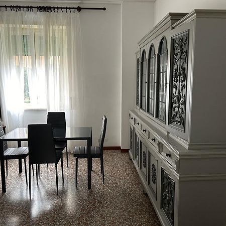 Tra Mare E Arte Apartment ลิโด ดิ ออสเตีย ภายนอก รูปภาพ