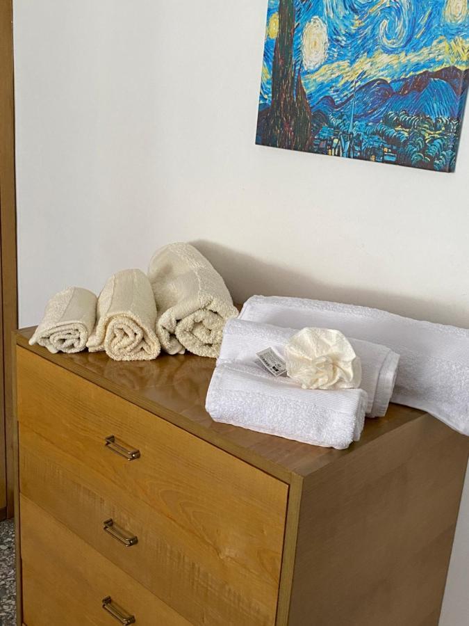 Tra Mare E Arte Apartment ลิโด ดิ ออสเตีย ภายนอก รูปภาพ